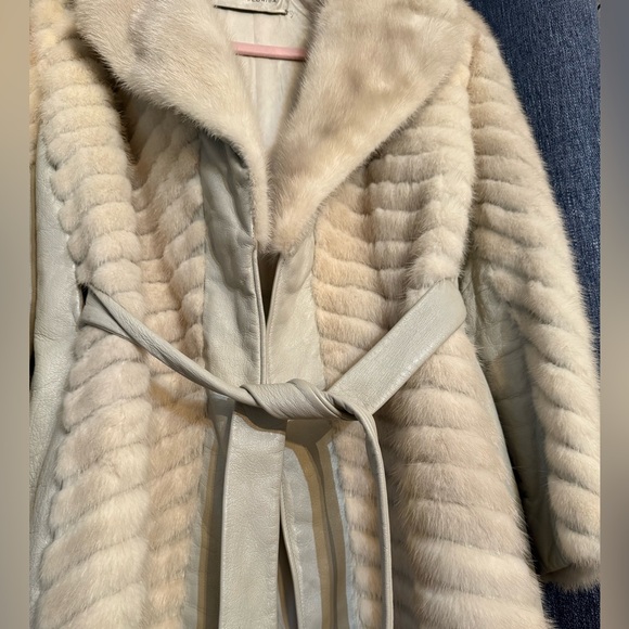 Jordan Marsh Mink Fur Belted Coat - Picture 3 of 6